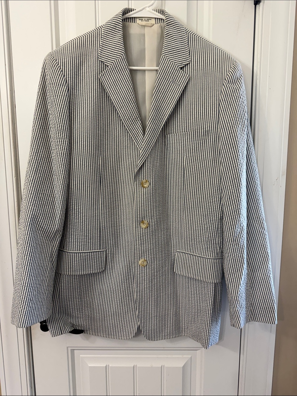 Preswick & Moore White and Navy Striped Seersucker Sport Coat